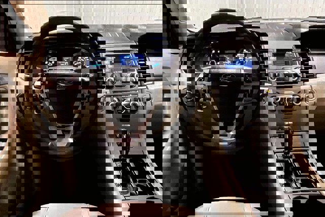 Used 2018 Ford Taurus SE FWD image 5