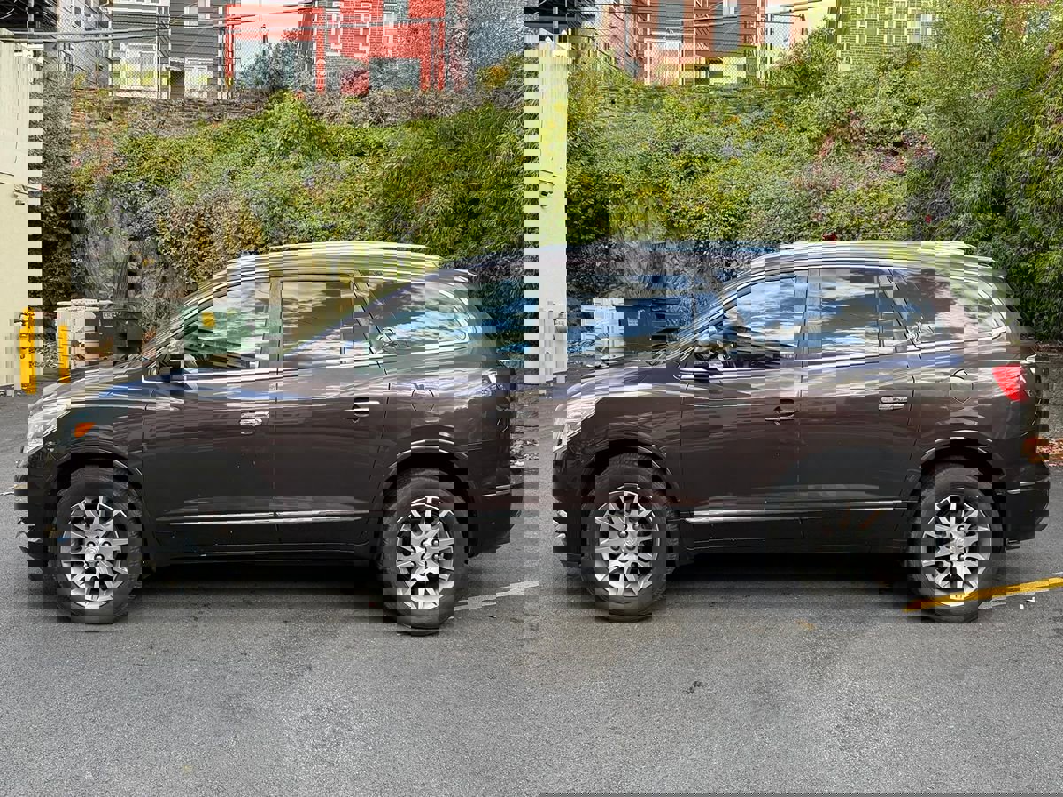 Used 2017 Buick Enclave Leather image 2