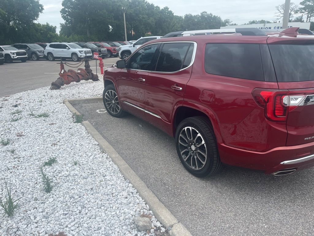 Used 2020 GMC Acadia Denali w/ Technology Package FWD image 3