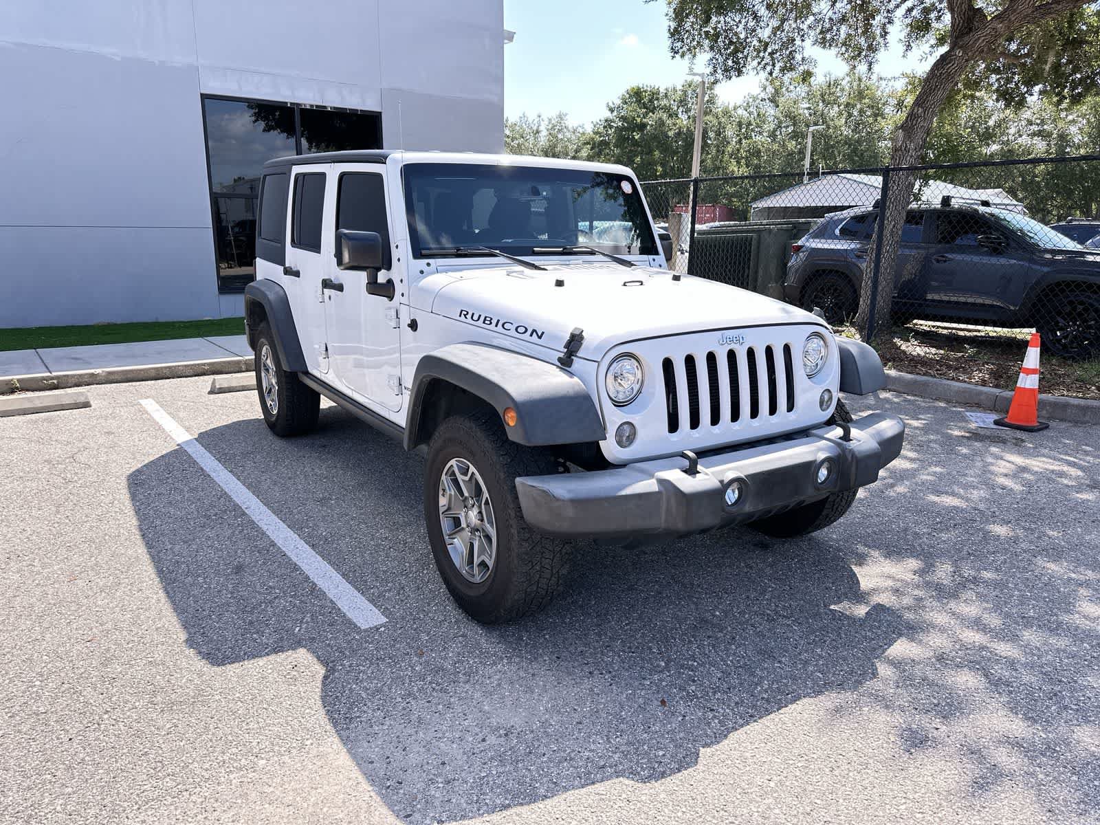 Used 2017 Jeep Wrangler Unlimited Rubicon w/ Connectivity Group AWD/4WD image 11