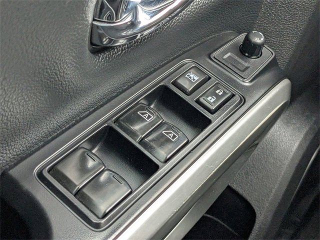 Used 2017 Nissan Titan PRO-4X image 25