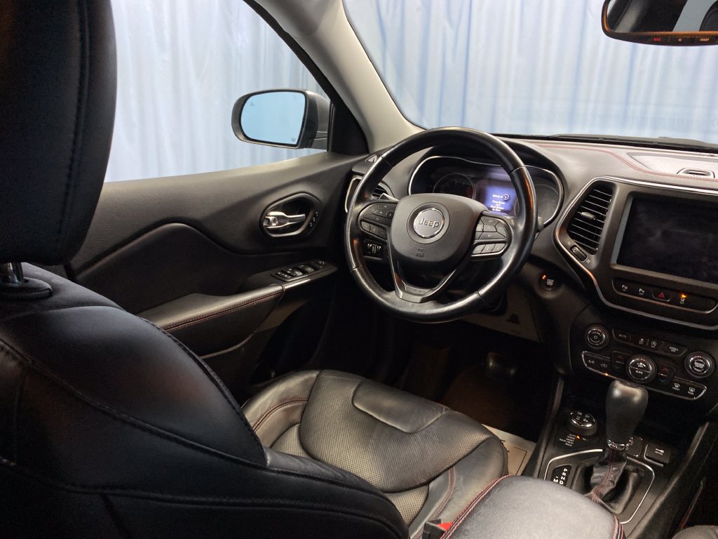 Used 2020 Jeep Cherokee Trailhawk AWD/4WD image 37