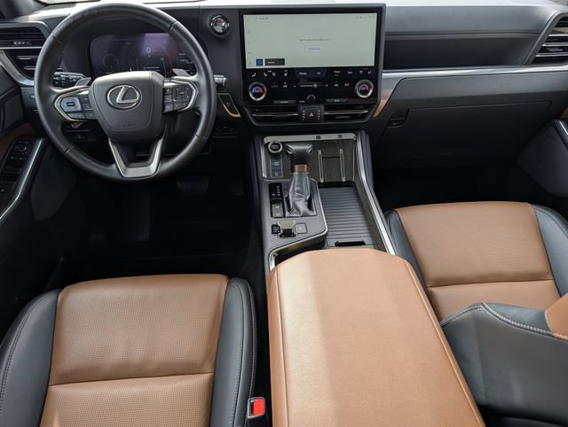 Used 2025 Lexus GX 550 w/ Accessory Package (2T) AWD/4WD image 11