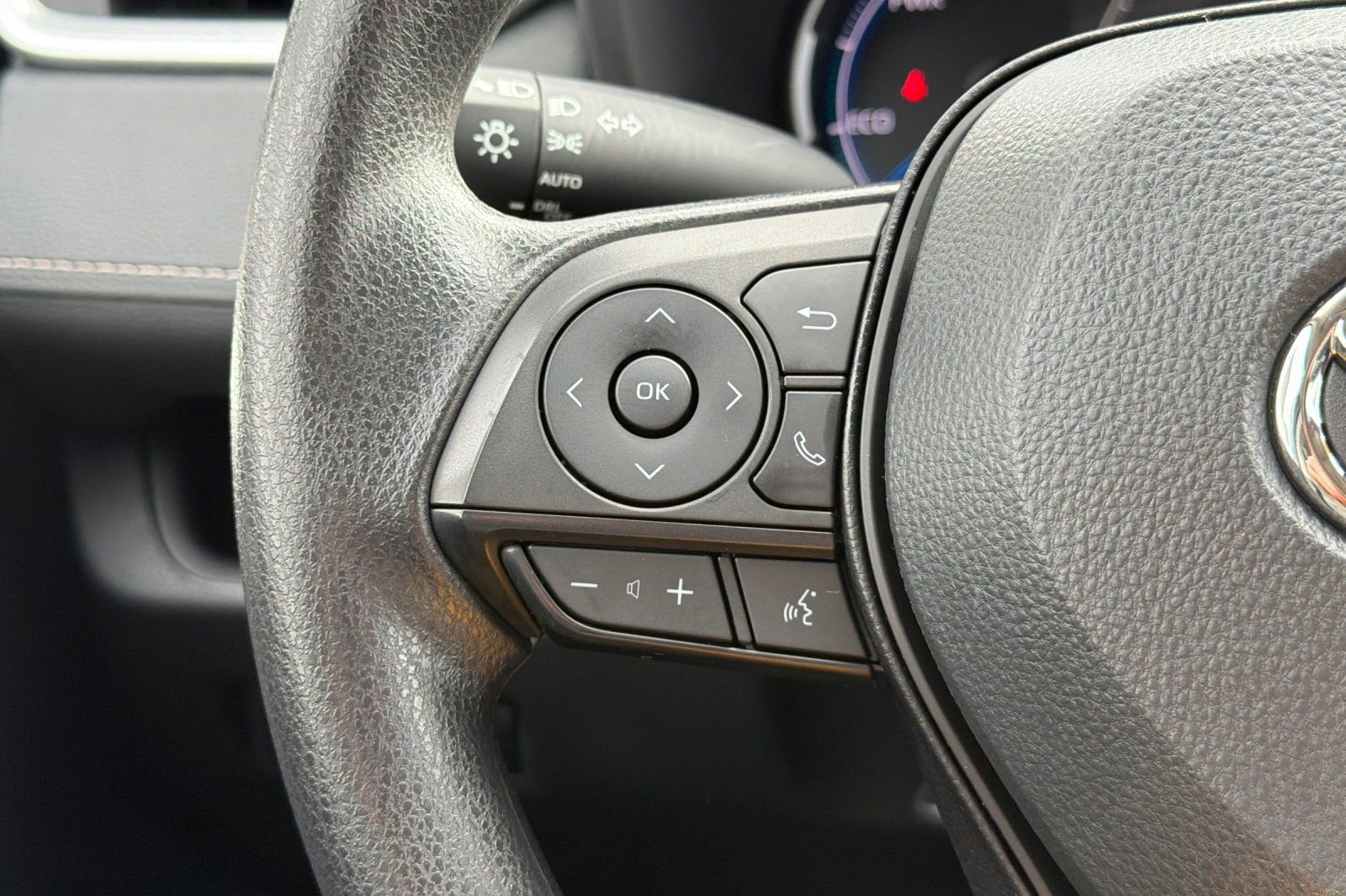 Certified 2025 Toyota RAV4 XLE image 28