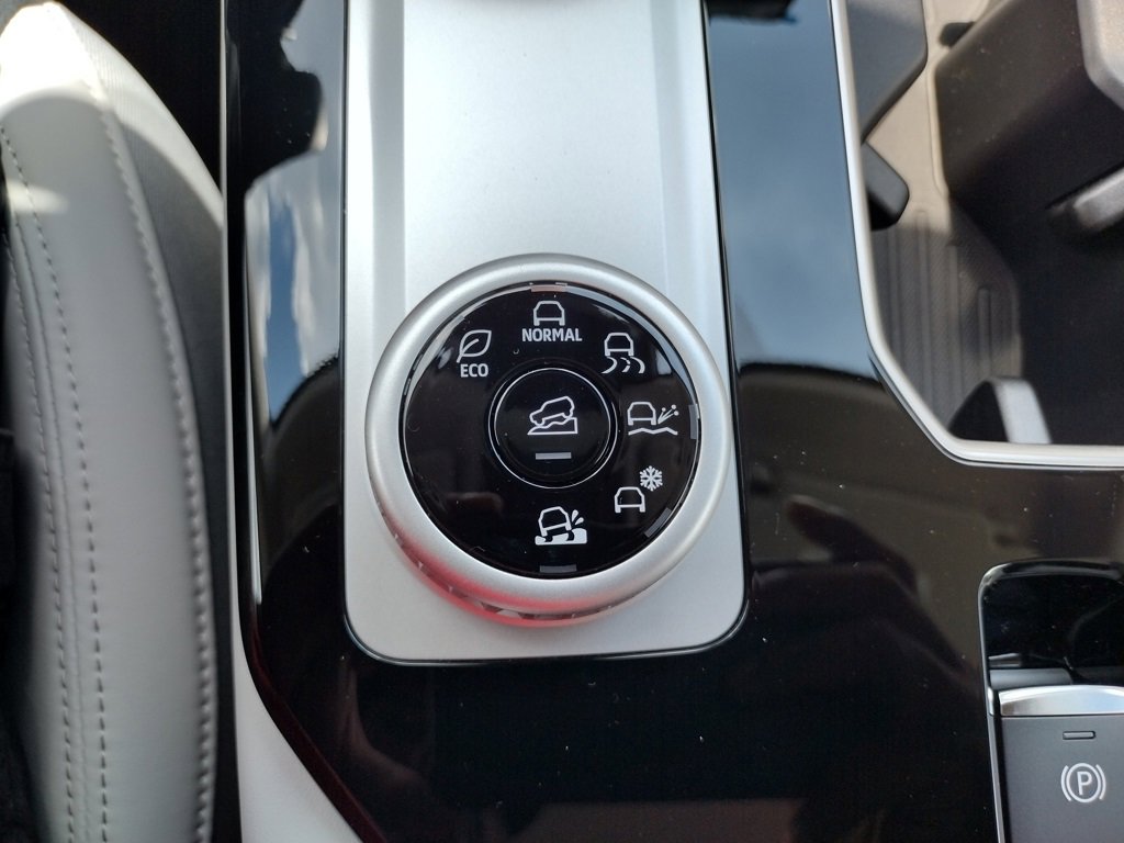 New 2025 Mitsubishi Outlander SE image 12