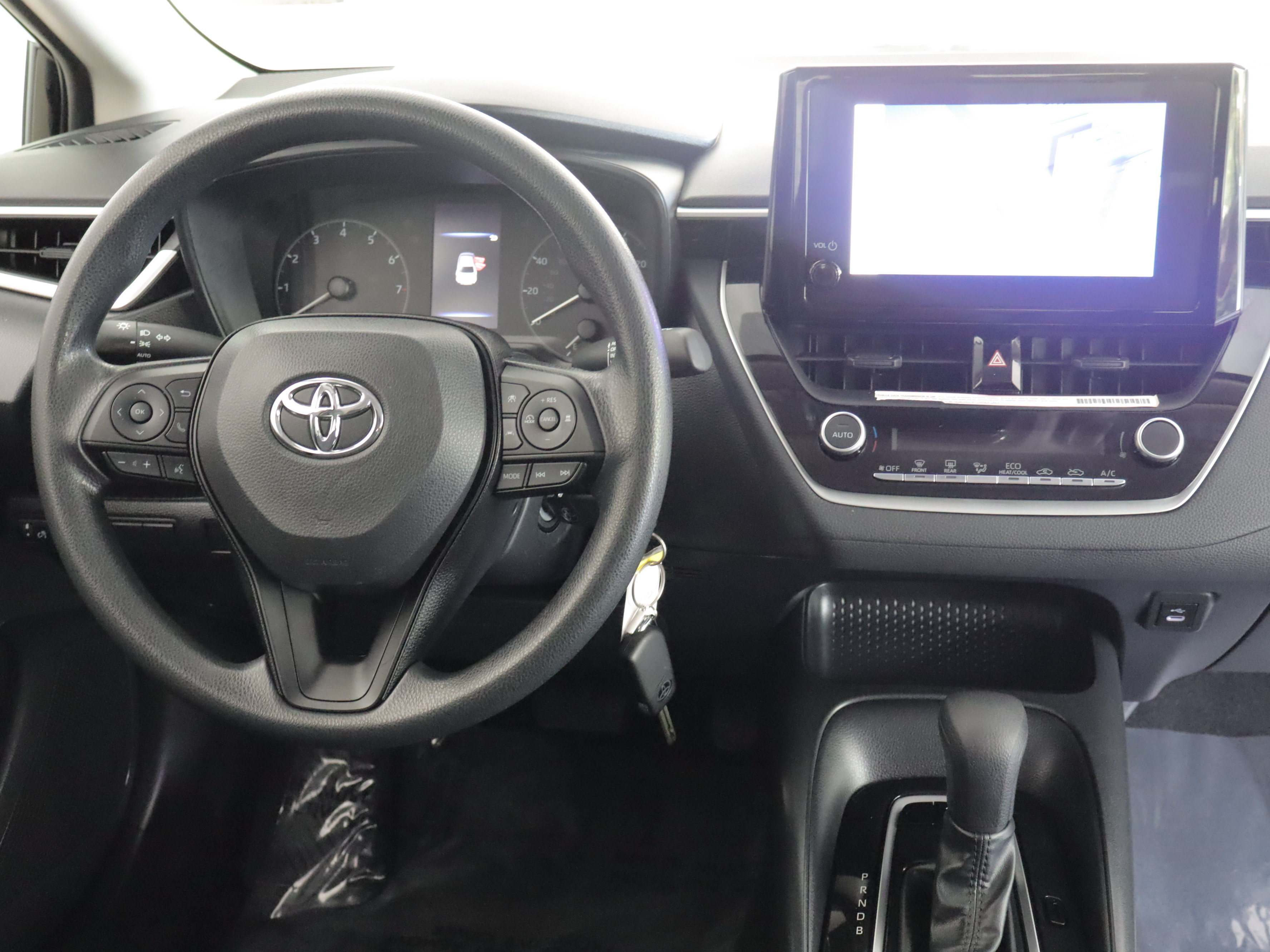 Used 2023 Toyota Corolla LE w/ Carpet Mat Package (TMS) FWD image 2