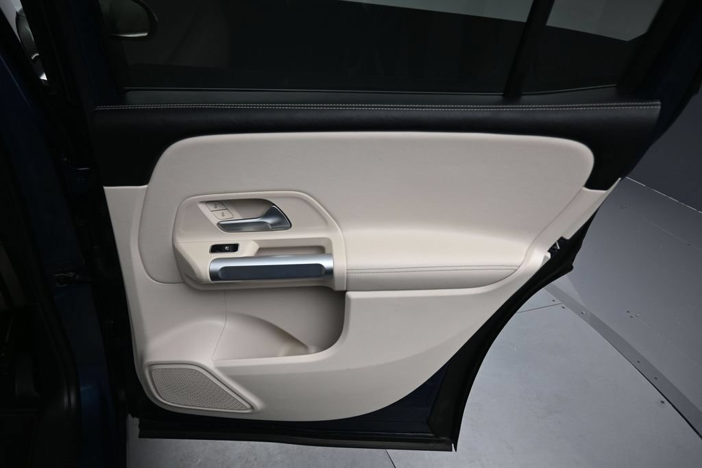 Used 2022 Mercedes-Benz GLB 250 4MATIC image 45