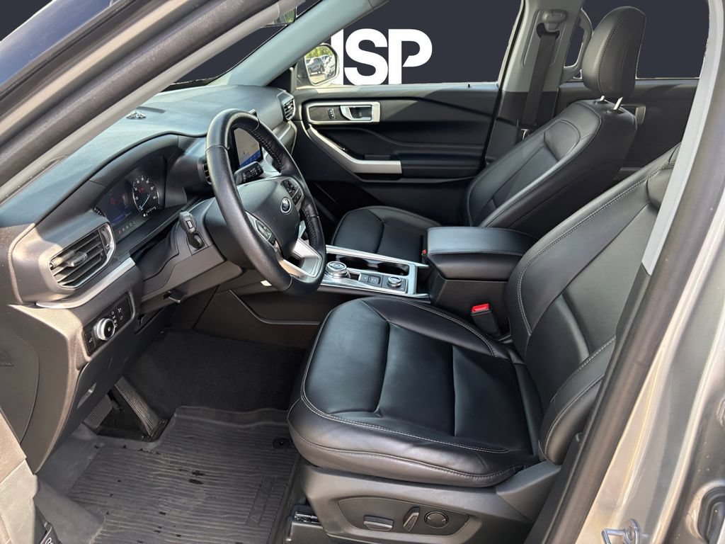 Used 2022 Ford Explorer XLT w/ Equipment Group 202A AWD/4WD image 9