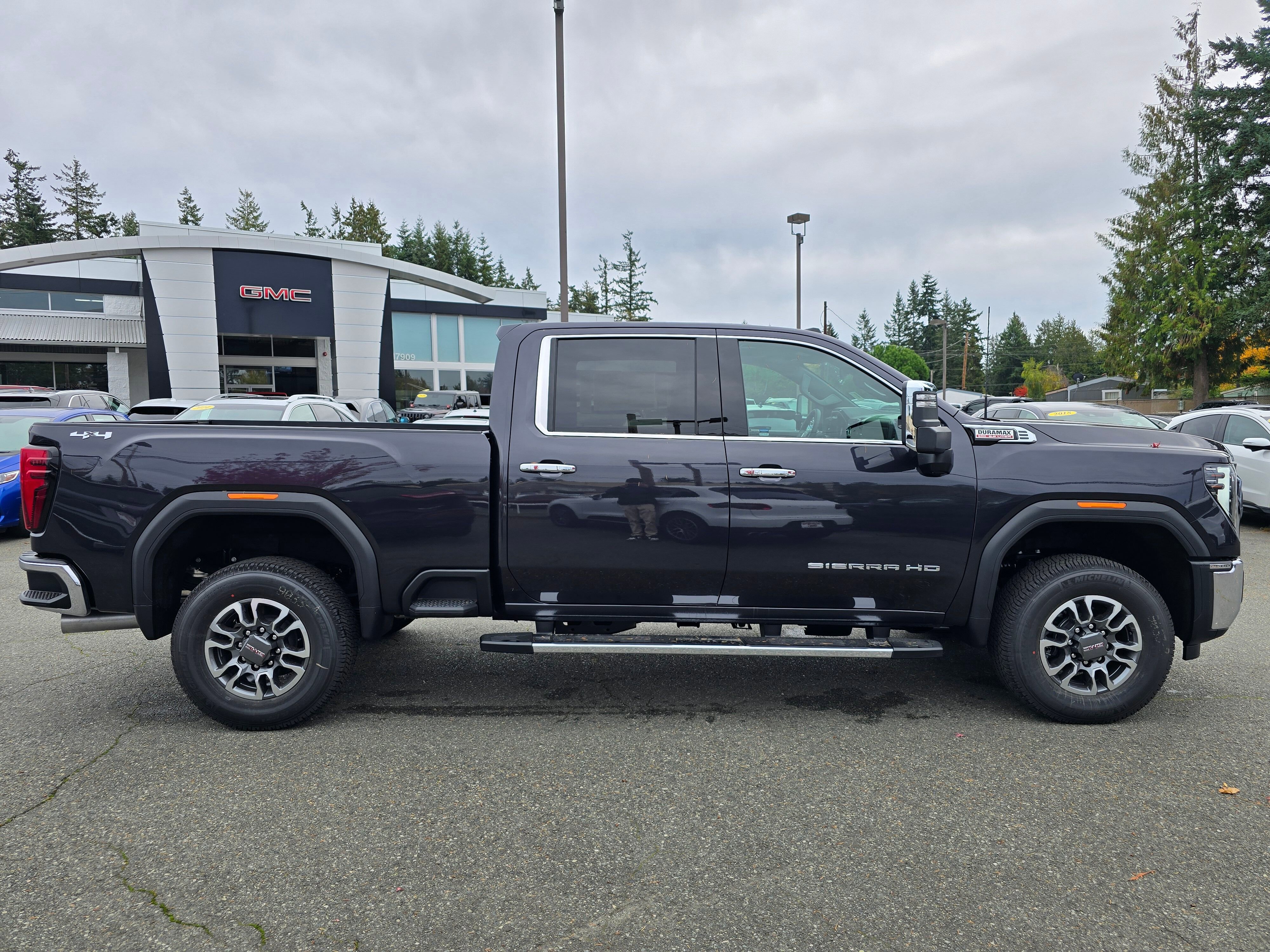 New 2026 GMC Sierra 2500 SLT w/ SLT Premium Package AWD/4WD image 8