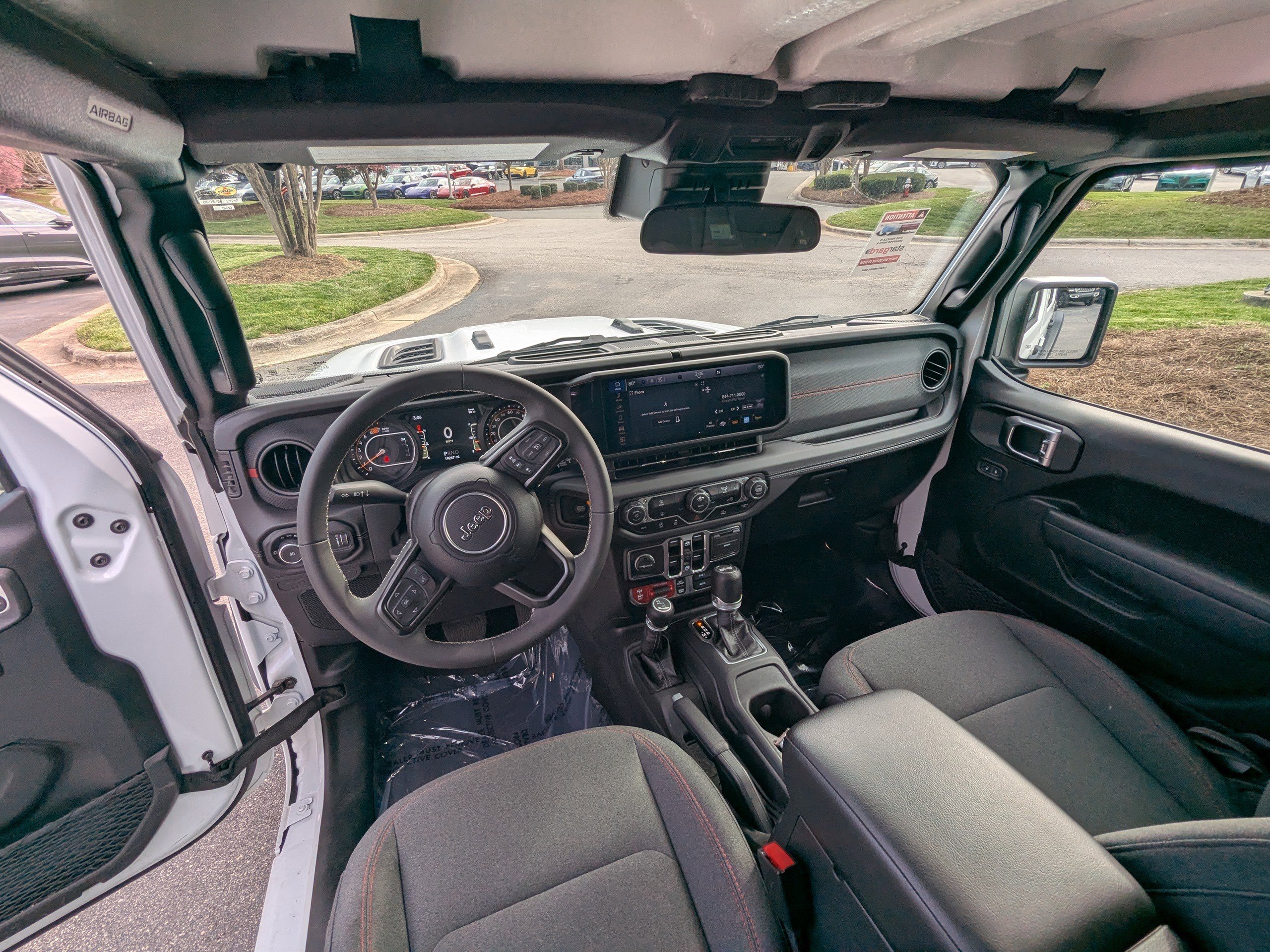 Used 2025 Jeep Wrangler Rubicon image 12