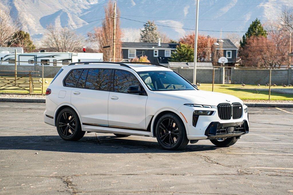 Used 2023 BMW X7 M60i w/ Executive Package image 3