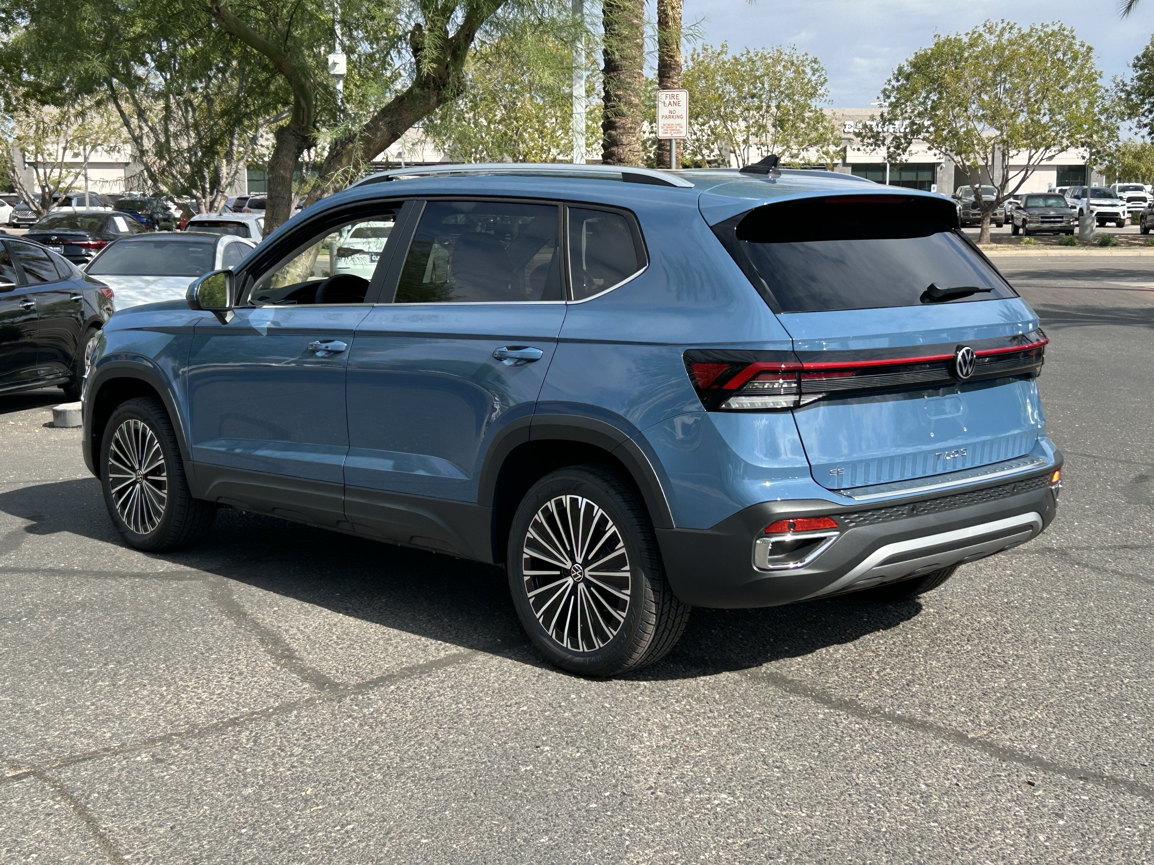 New 2026 Volkswagen Taos SE FWD image 3