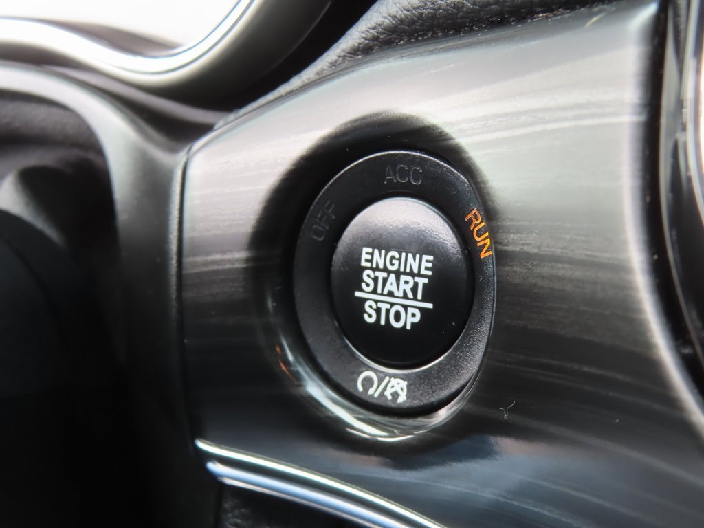 Used 2019 Jeep Grand Cherokee Limited image 12