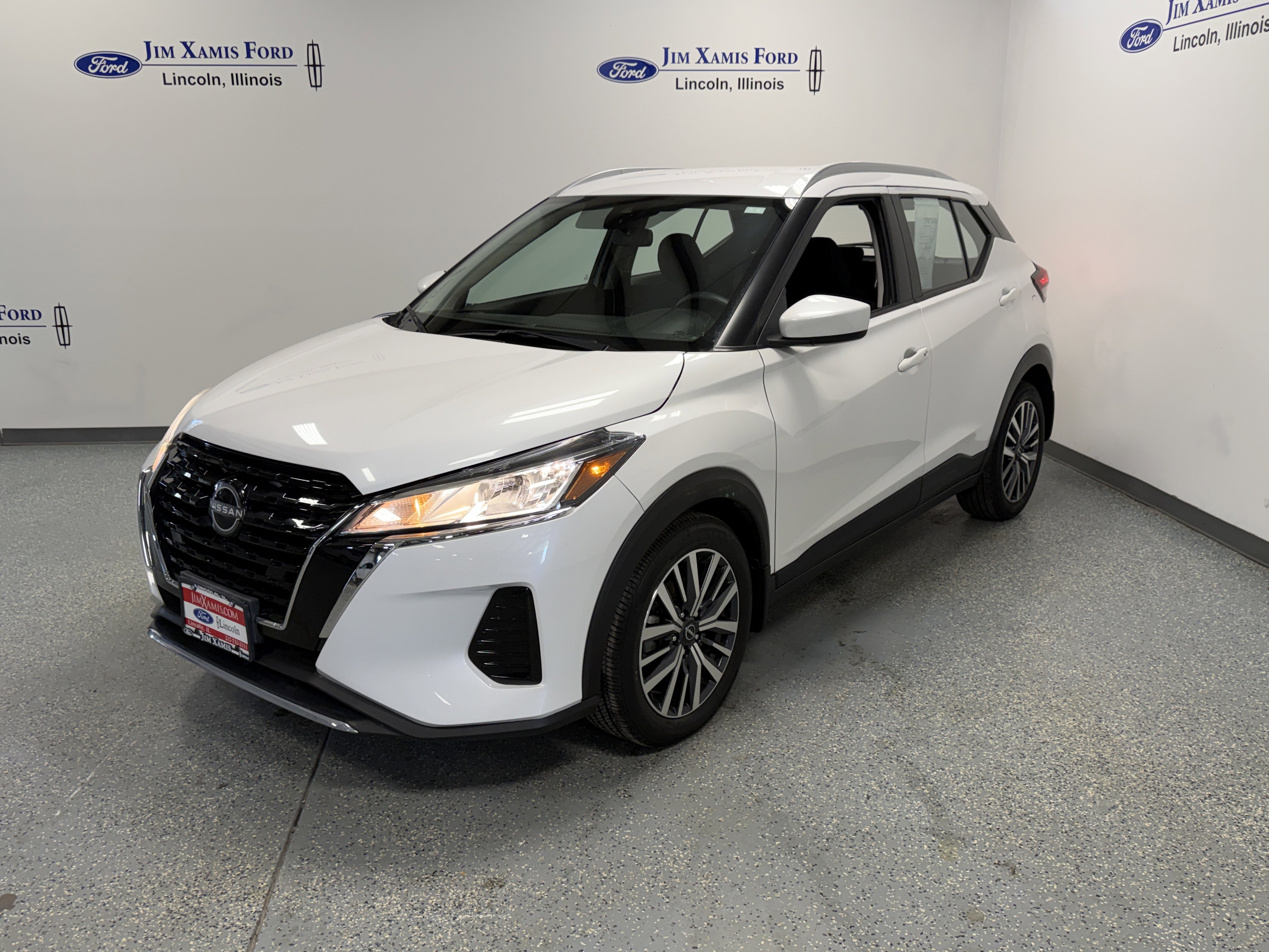 Used 2024 Nissan Kicks SV image 3
