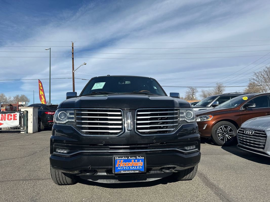 Used 2015 Lincoln Navigator image 4