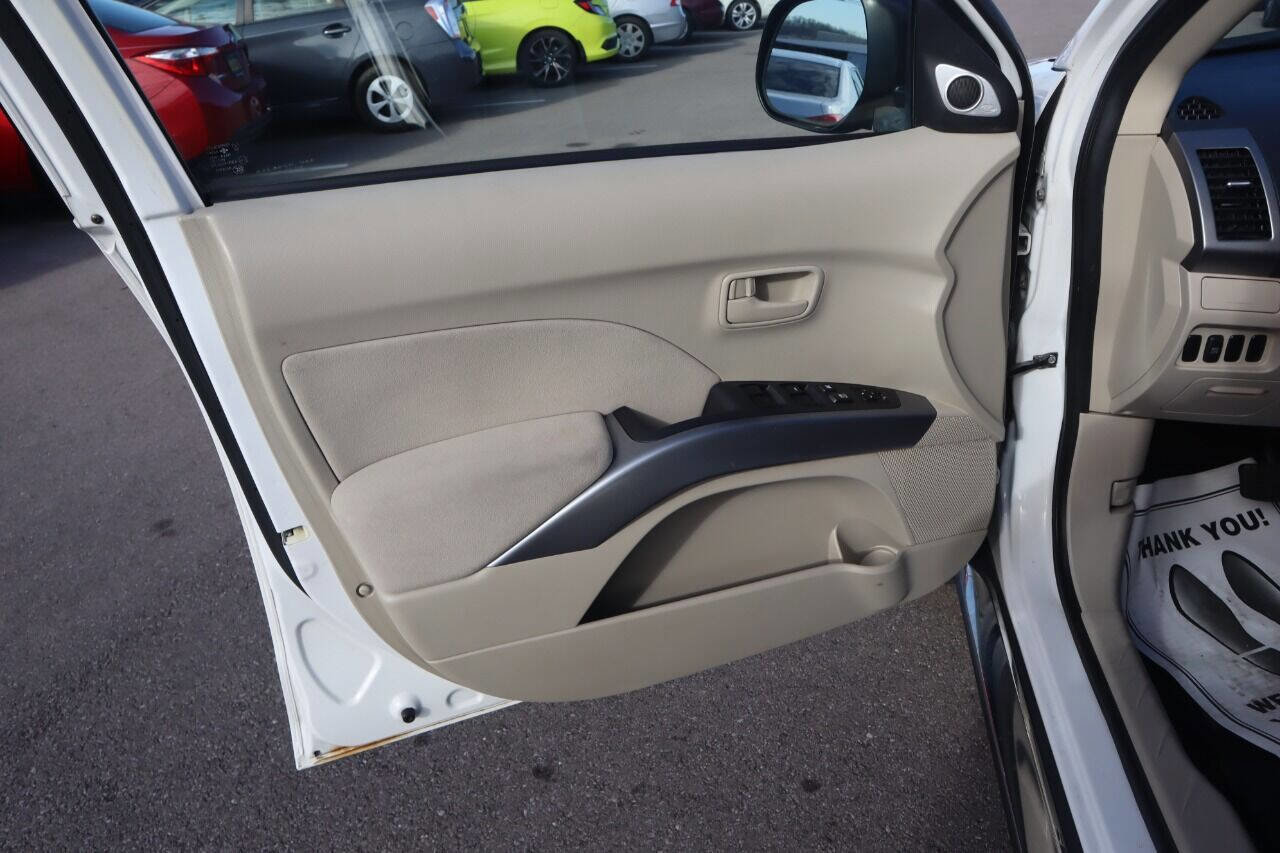 Used 2008 Mitsubishi Outlander SE image 14