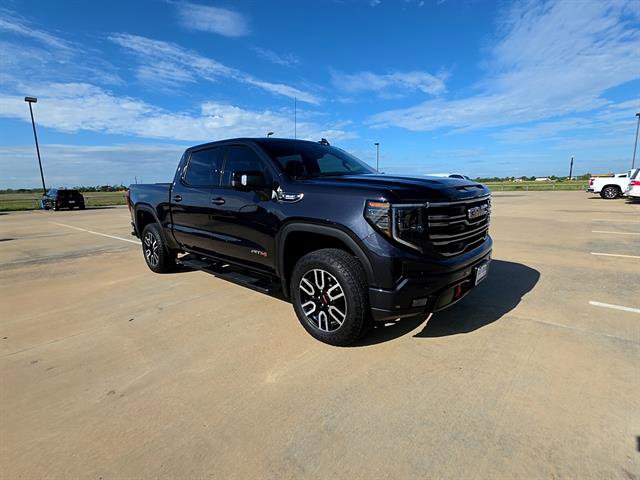 Used 2025 GMC Sierra 1500 AT4 w/ Technology Package AWD/4WD image 3