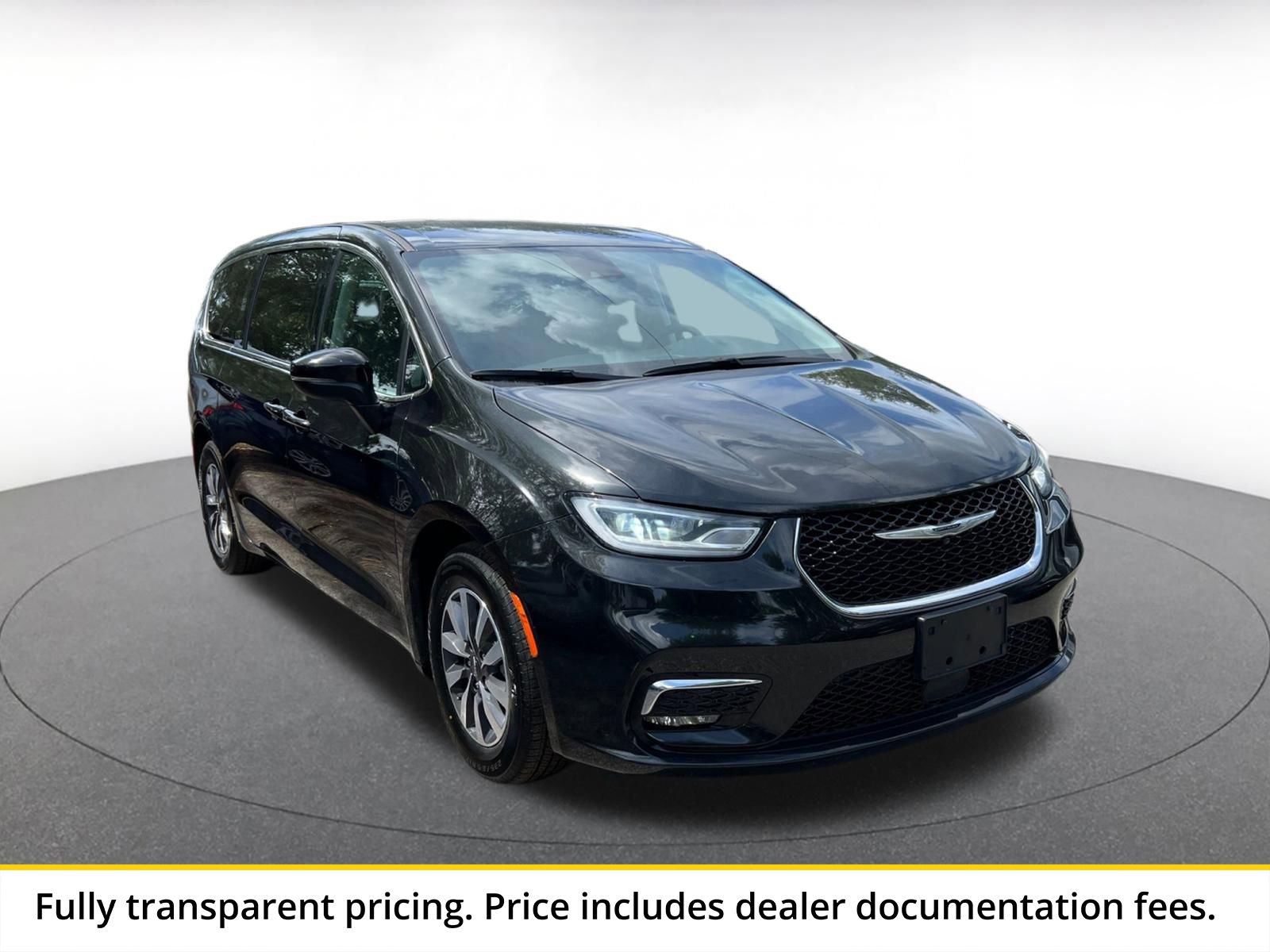 Used 2023 Chrysler Pacifica Touring-L FWD video 2