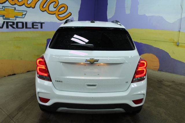 Used 2017 Chevrolet Trax LT w/ Sun & Sound Package FWD image 4