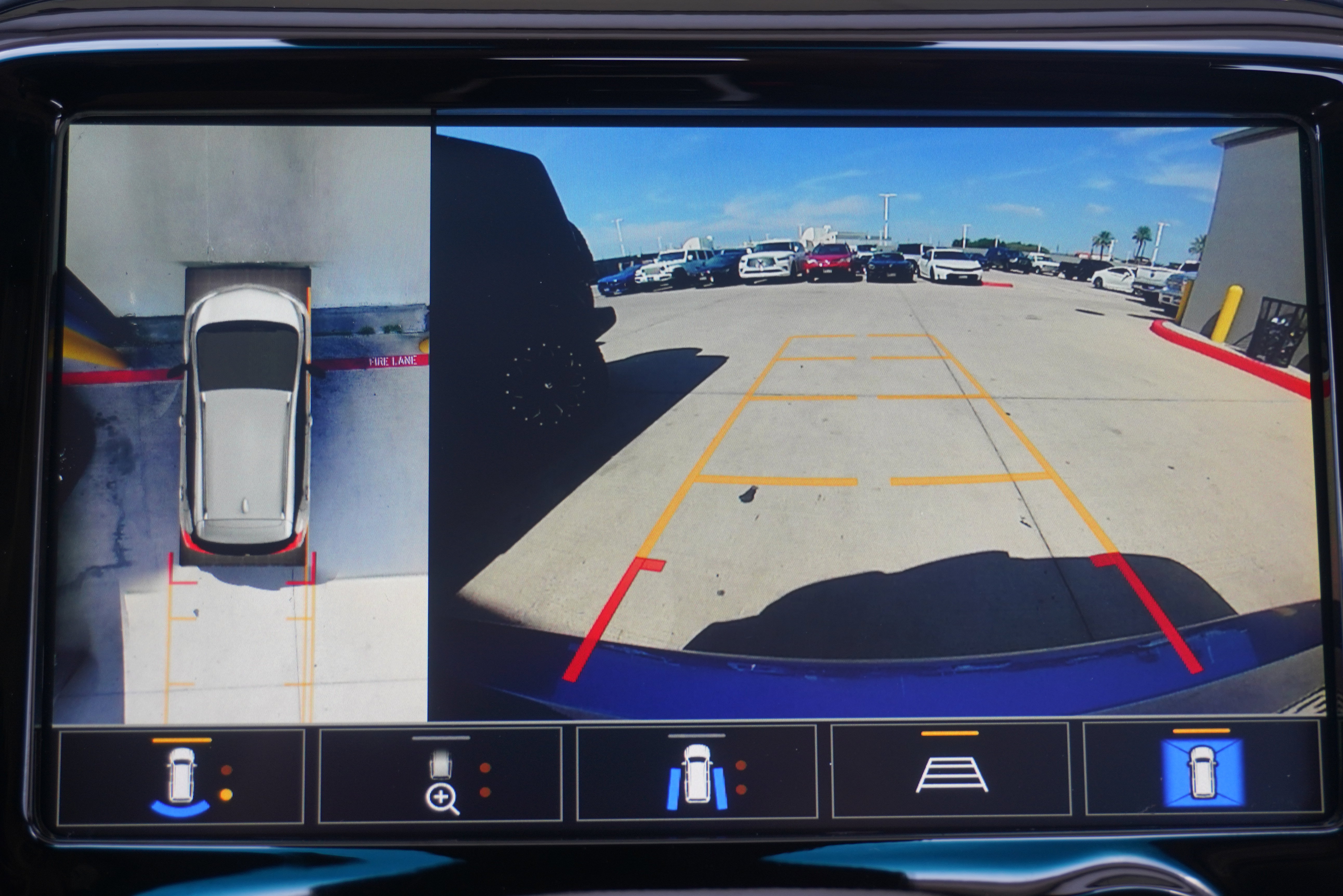 Used 2020 Chevrolet Bolt Premier w/ Infotainment Package FWD image 17