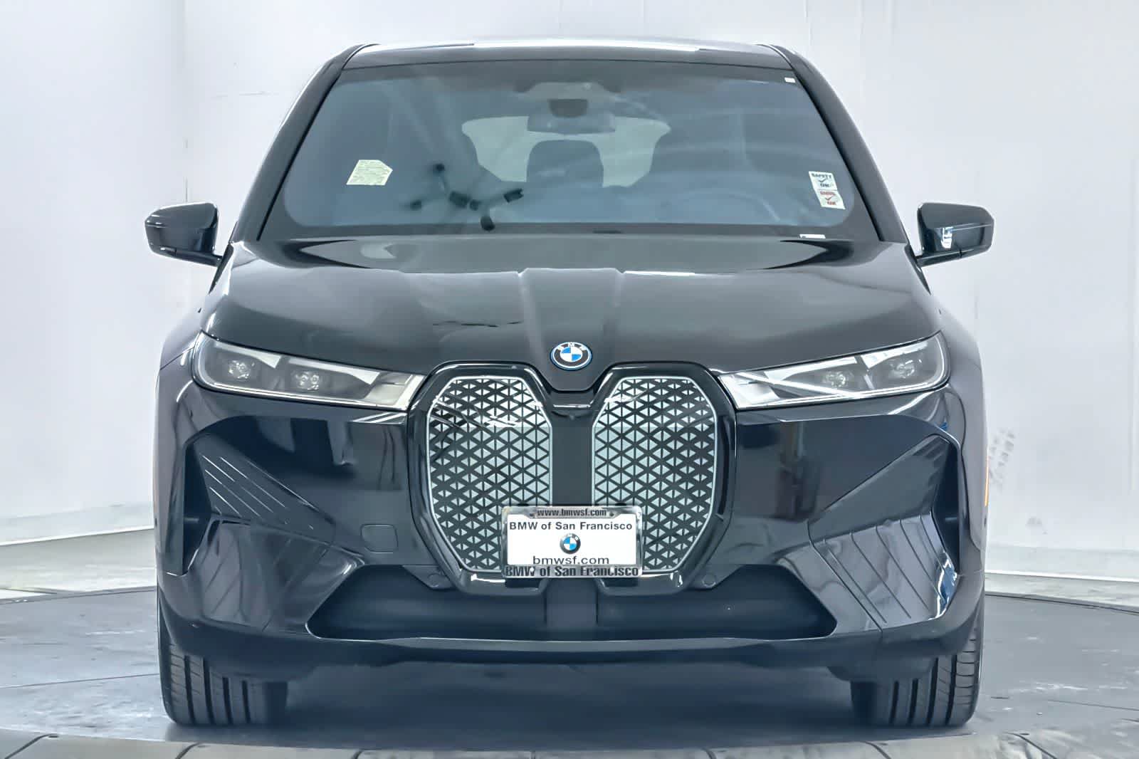 Used 2024 BMW iX xDrive50 w/ Sport Package AWD/4WD image 10