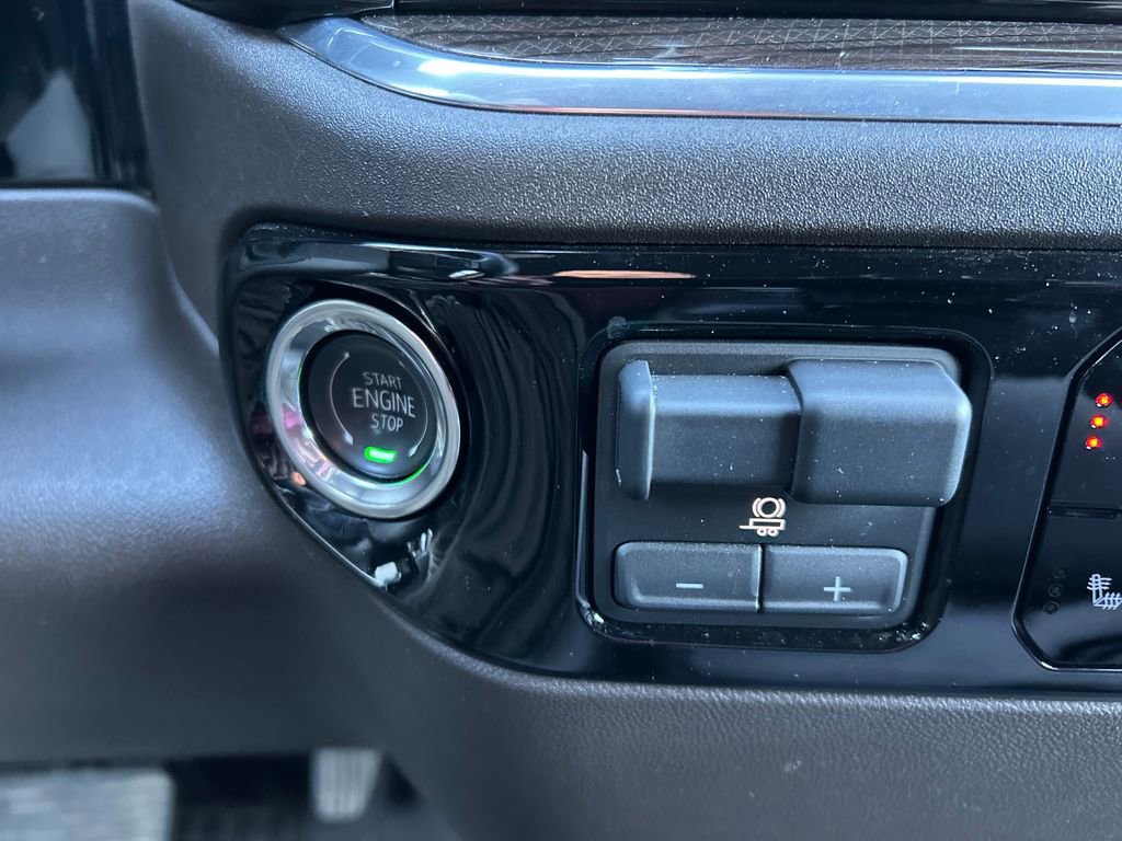 Used 2025 Chevrolet Silverado 2500 LT w/ Convenience Package image 40