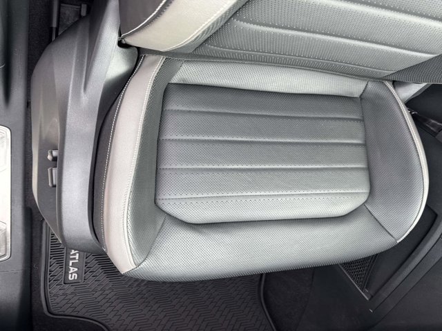 Used 2022 Volkswagen Atlas SEL Premium image 19