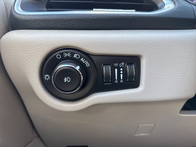 Certified 2021 Chrysler Pacifica Limited image 12