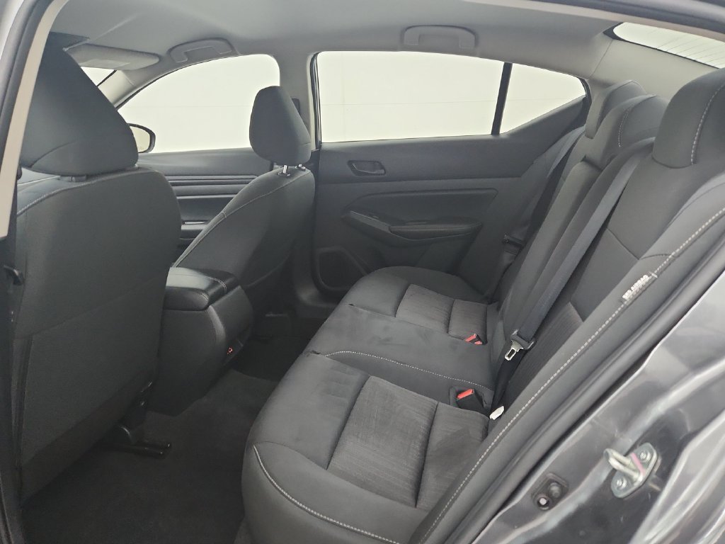 Used 2025 Nissan Altima 2.5 SV FWD image 32