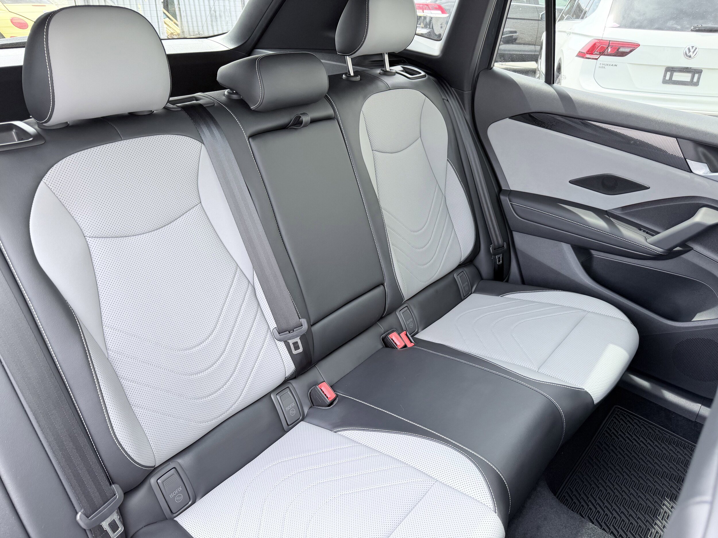New 2026 Volkswagen Tiguan SE R-Line AWD/4WD image 32