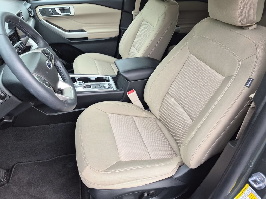 Used 2023 Ford Explorer XLT AWD/4WD image 16