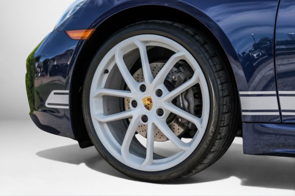 Used 2025 Porsche 718 Cayman RWD image 53