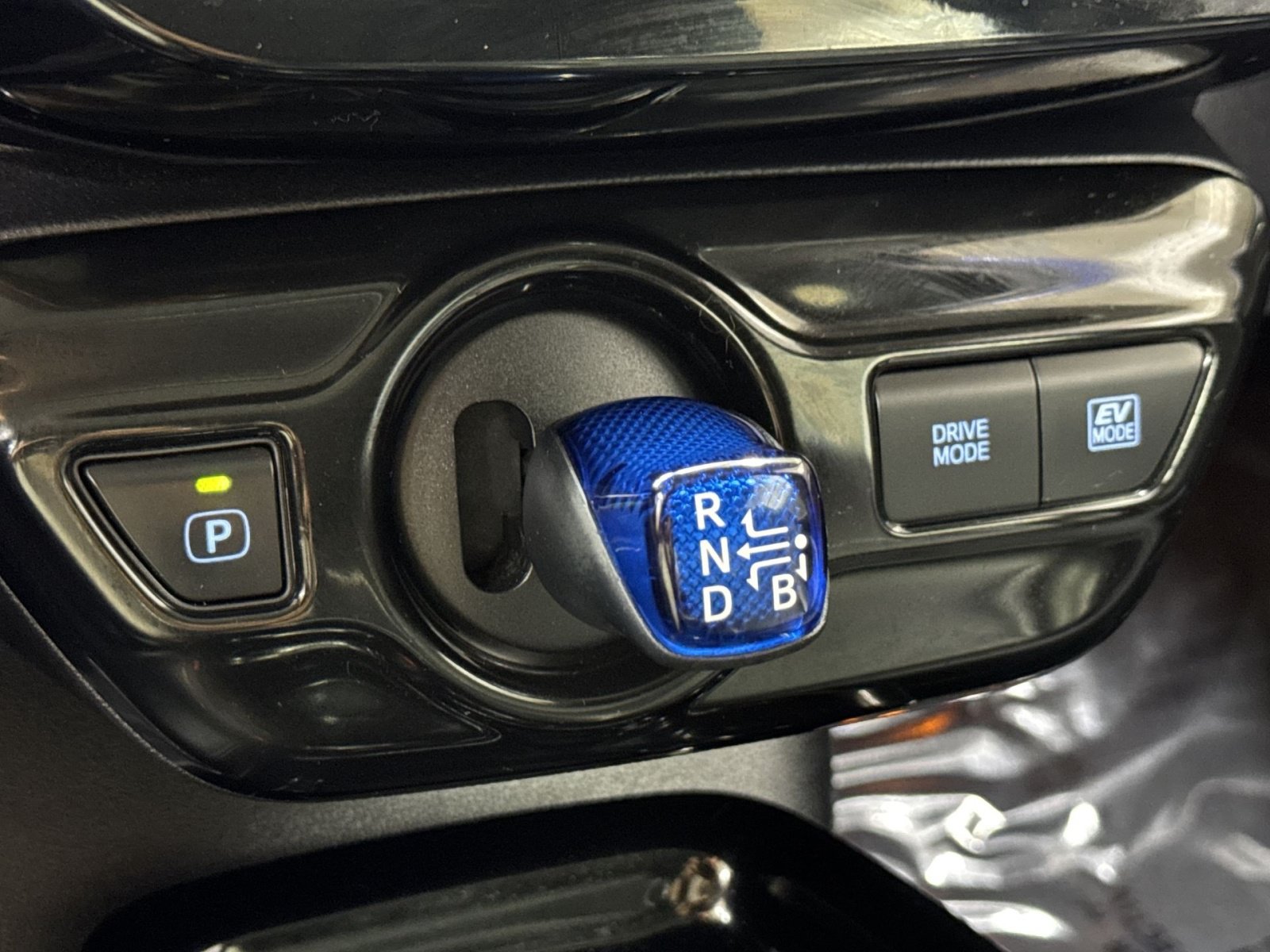 Used 2017 Toyota Prius Three w/ Advanced Technology Package FWD image 23