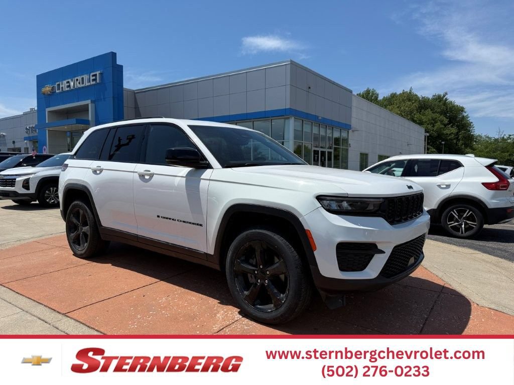 Used 2023 Jeep Grand Cherokee Altitude AWD/4WD image 1
