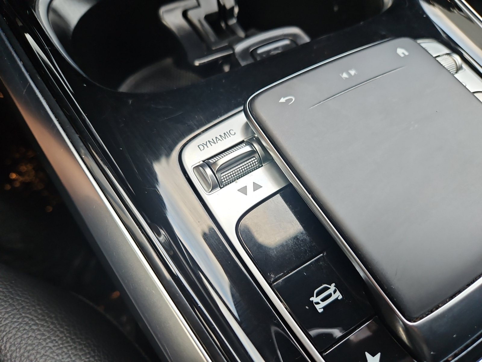 Used 2020 Mercedes-Benz GLB 250 4MATIC w/ Premium Package image 22