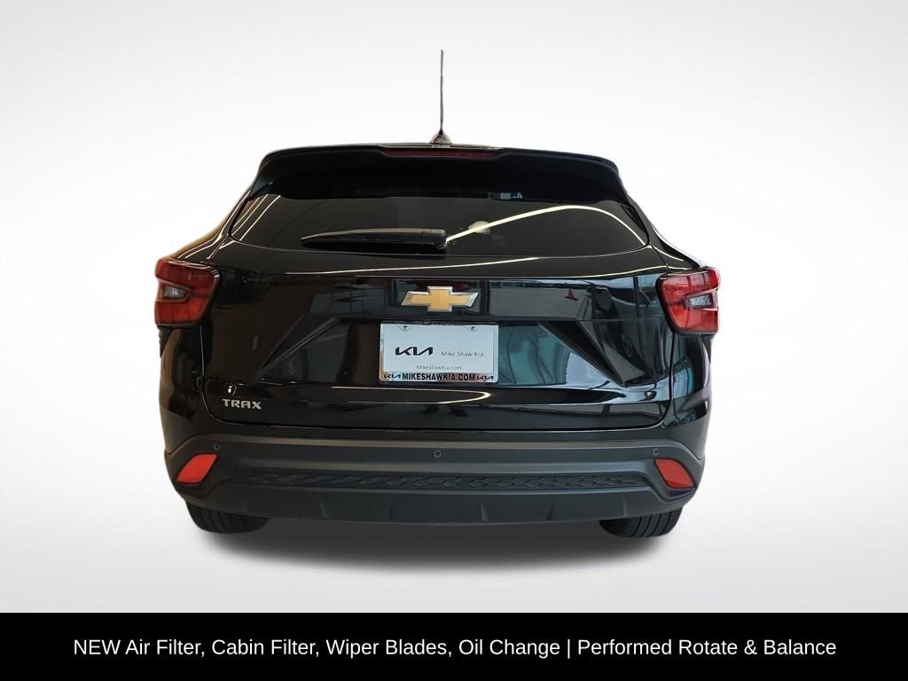 Used 2025 Chevrolet Trax LS w/ LS Convenience Package FWD image 5