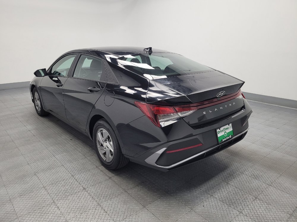 Used 2024 Hyundai Elantra SE FWD image 5