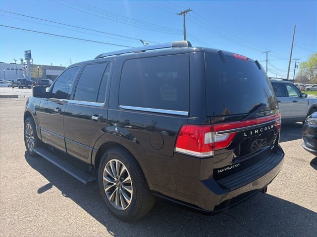 Used 2016 Lincoln Navigator Select image 4