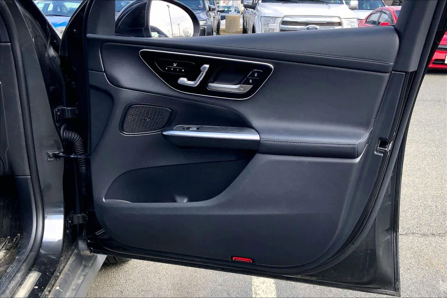 Used 2024 Mercedes-Benz GLC 300 4MATIC image 23