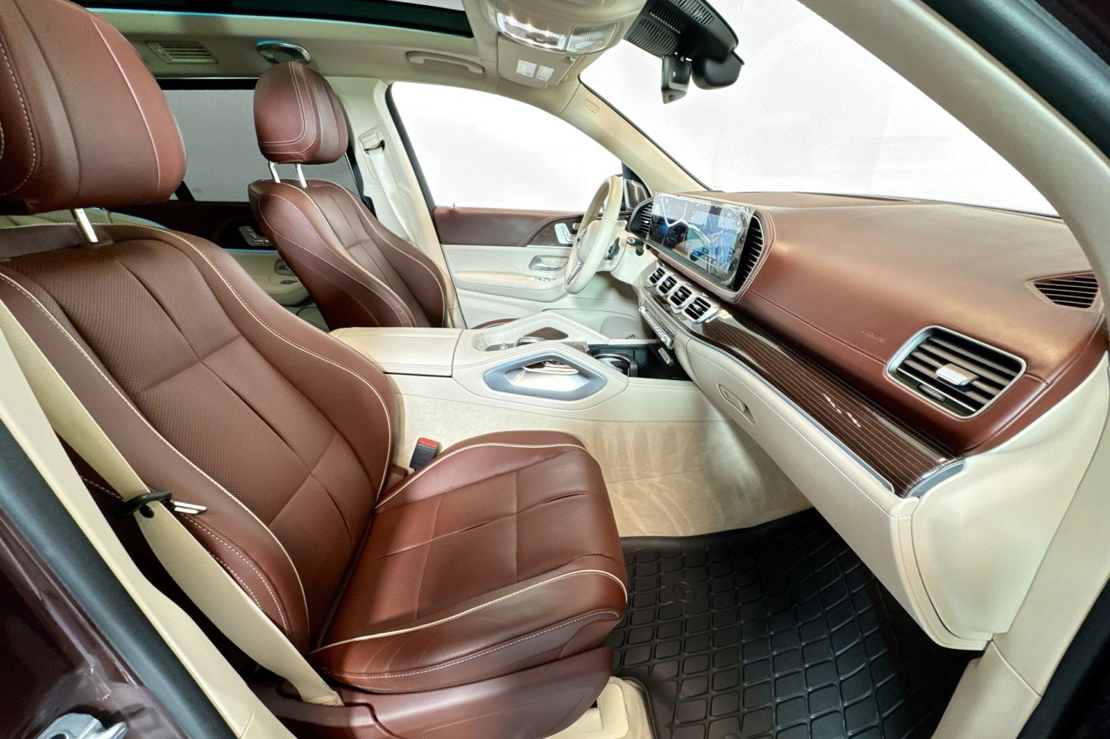 Used 2023 Mercedes-Benz Maybach GLS 600 4MATIC image 27