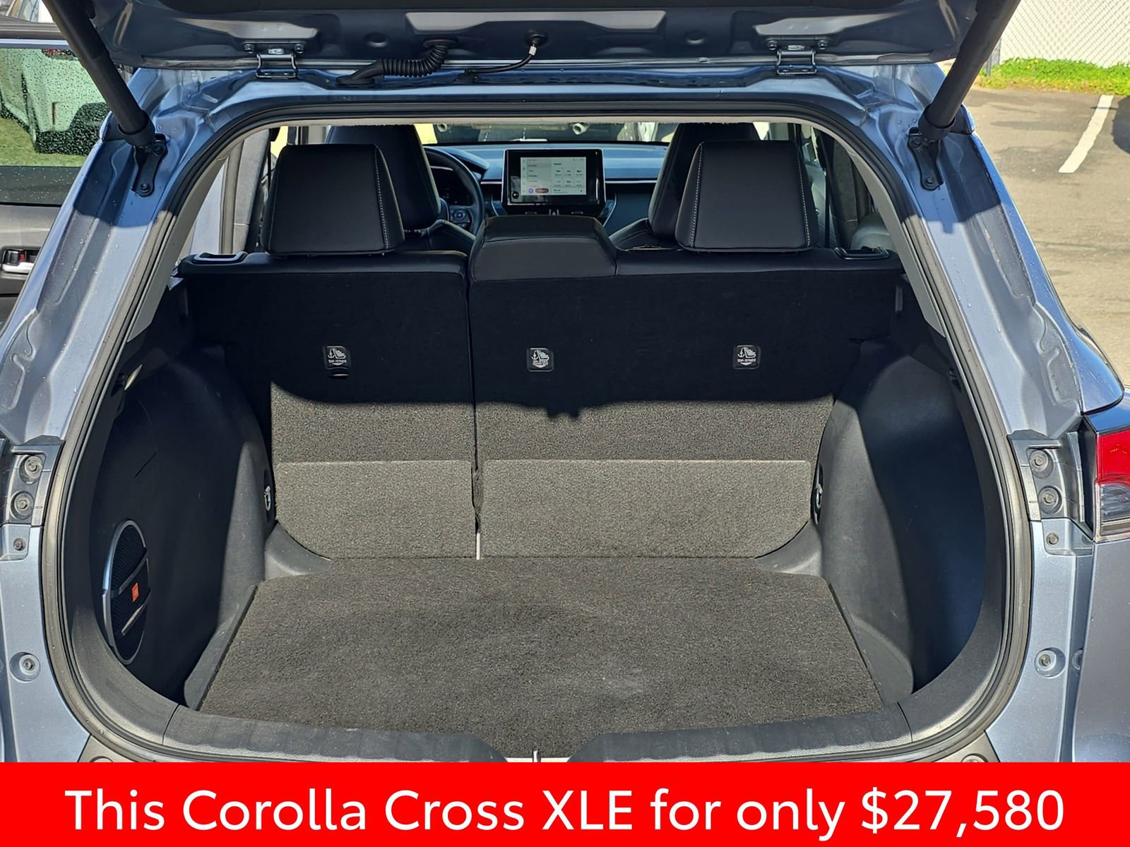 Used 2023 Toyota Corolla Cross XLE w/ Convenience Package image 18