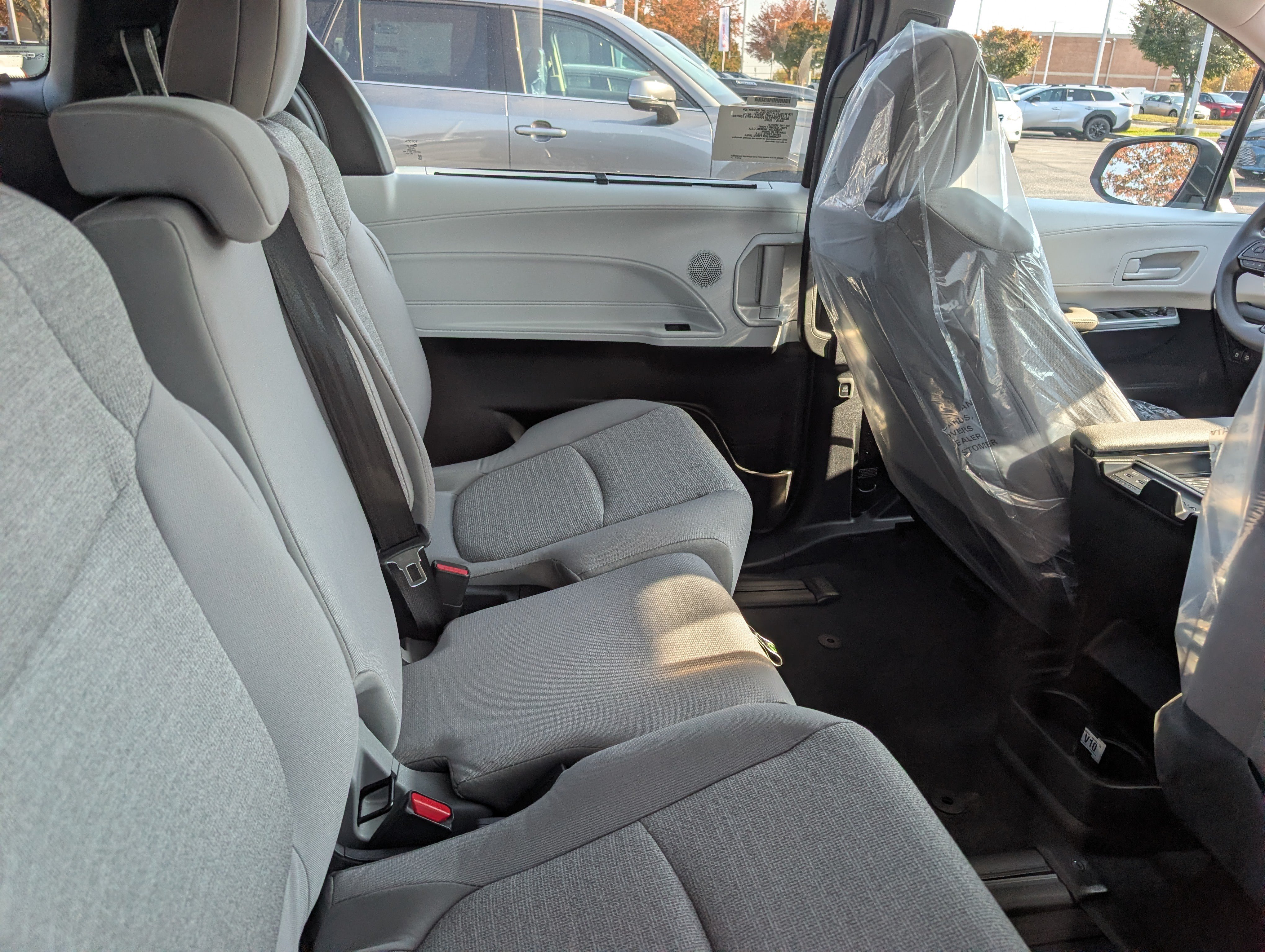 New 2026 Toyota Sienna LE AWD/4WD image 9