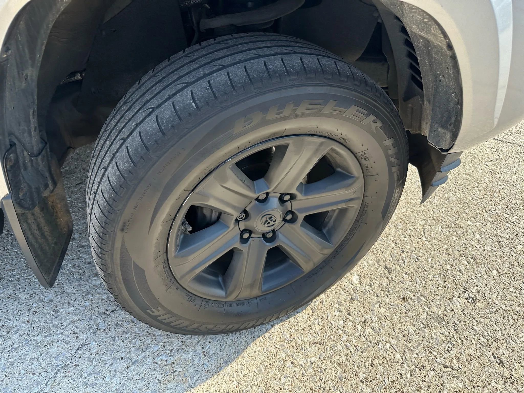 Used 2018 Toyota Tacoma Limited image 9