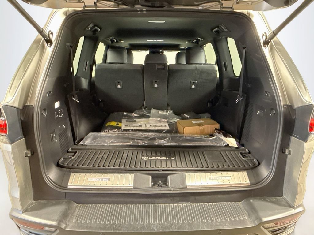 Certified 2024 Lexus LX 600 4WD w/ Luxury Package image 28
