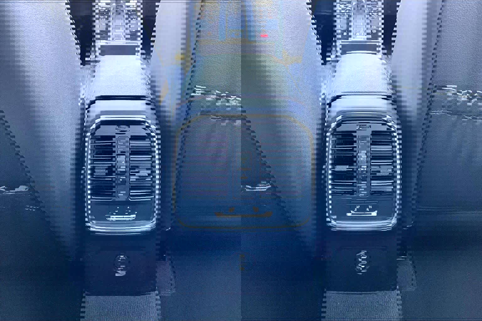 Used 2025 Porsche Macan image 35