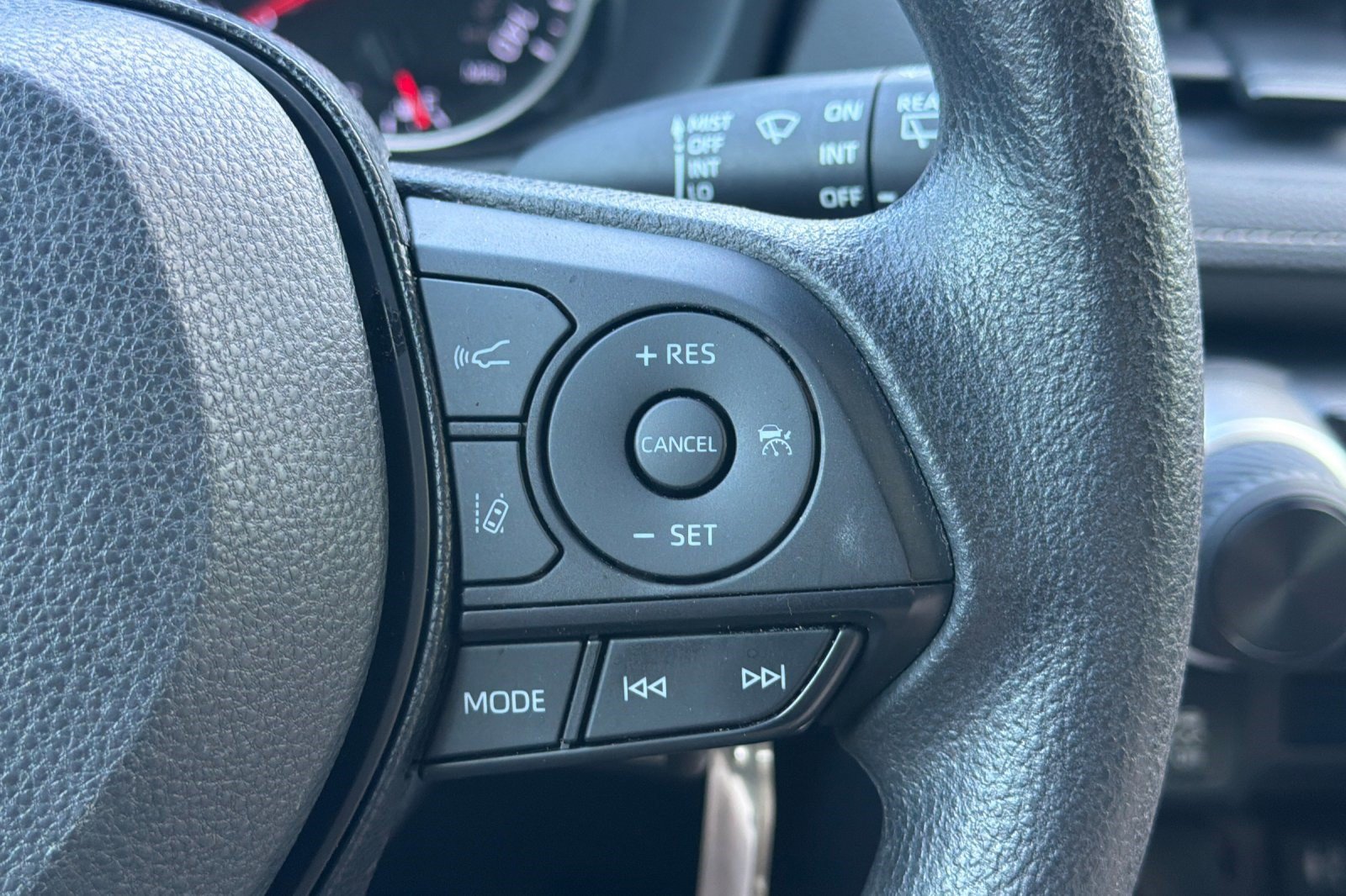 Used 2019 Toyota RAV4 LE w/ Carpet Mat Package FWD image 29