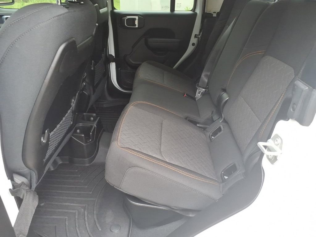 Used 2024 Jeep Gladiator Mojave w/ Technology Group AWD/4WD image 20