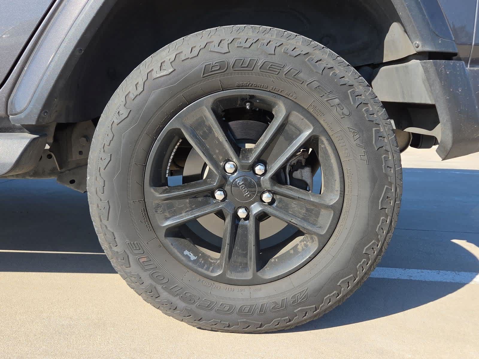 Used 2021 Jeep Wrangler Unlimited Sahara AWD/4WD image 12