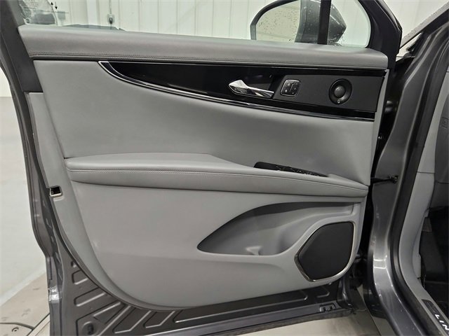 Used 2021 Lincoln Nautilus Reserve image 29