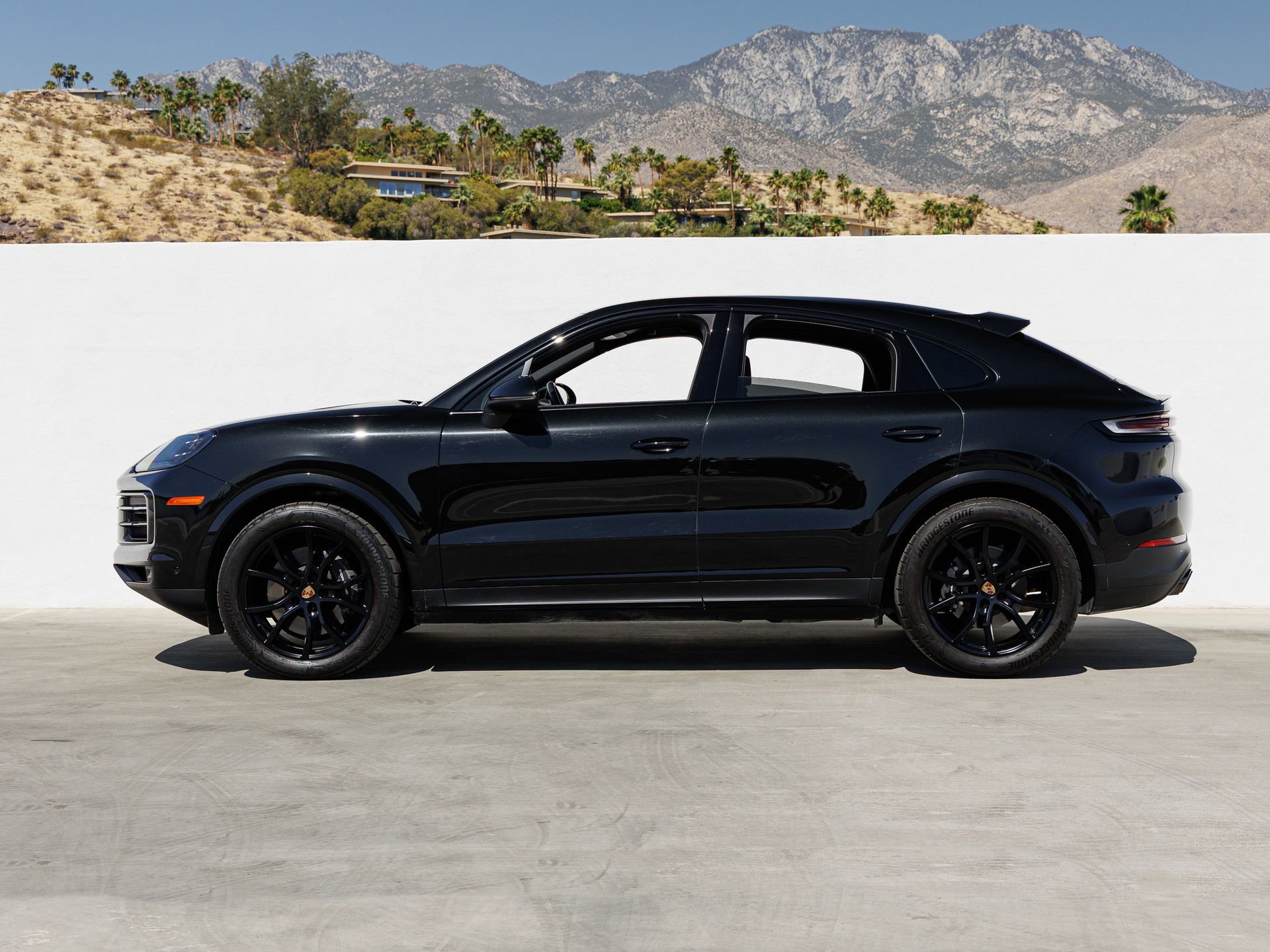 Certified 2025 Porsche Cayenne Coupe AWD/4WD image 2